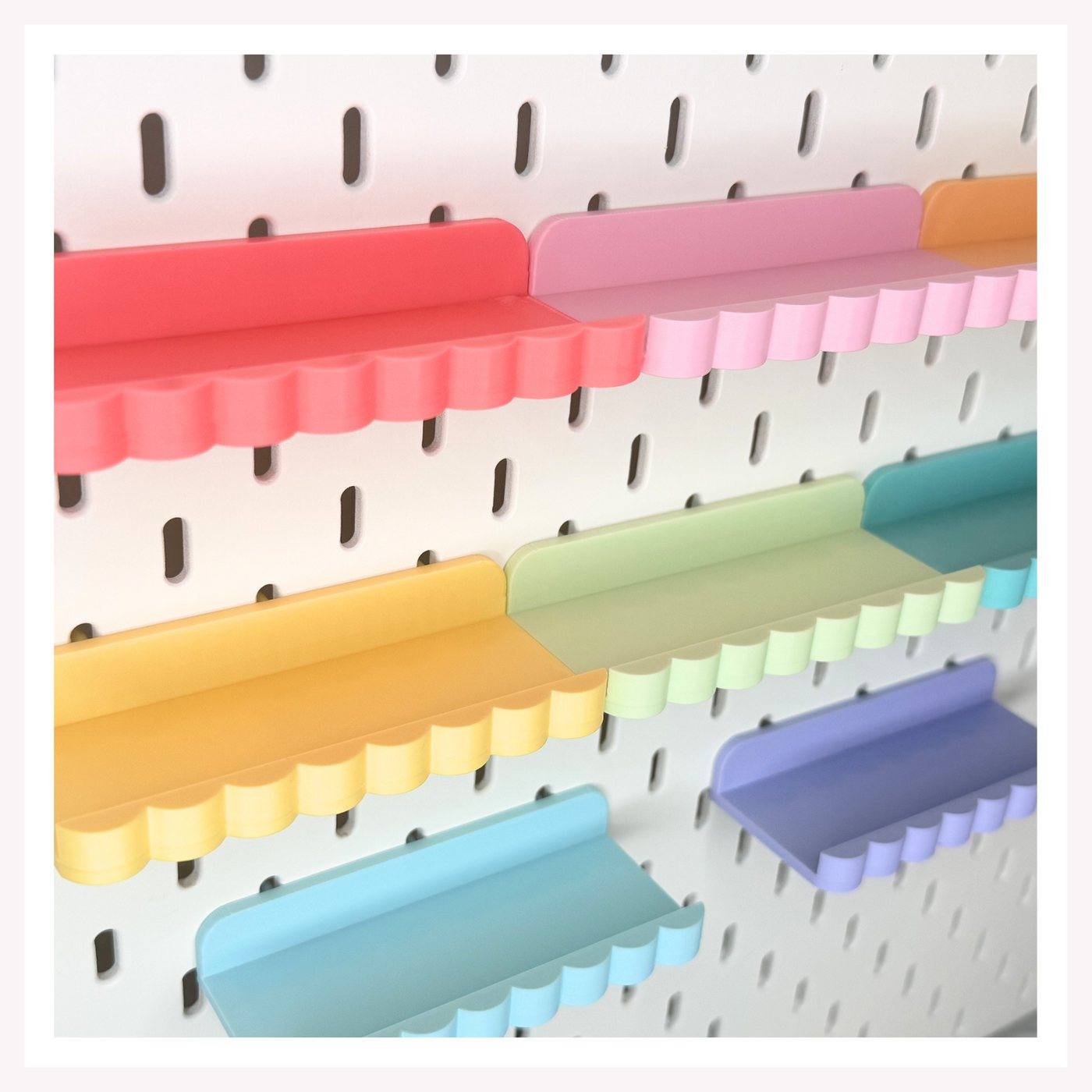 Deep Scallop Display Rail